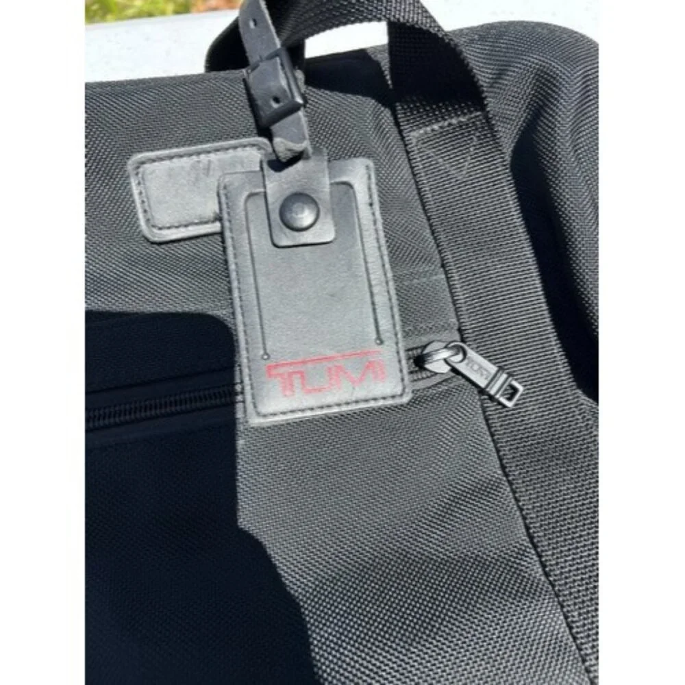 Tumi Messenger Bag Log Laptop Briefcase Style Nylon Crossbody Strap Made in USA